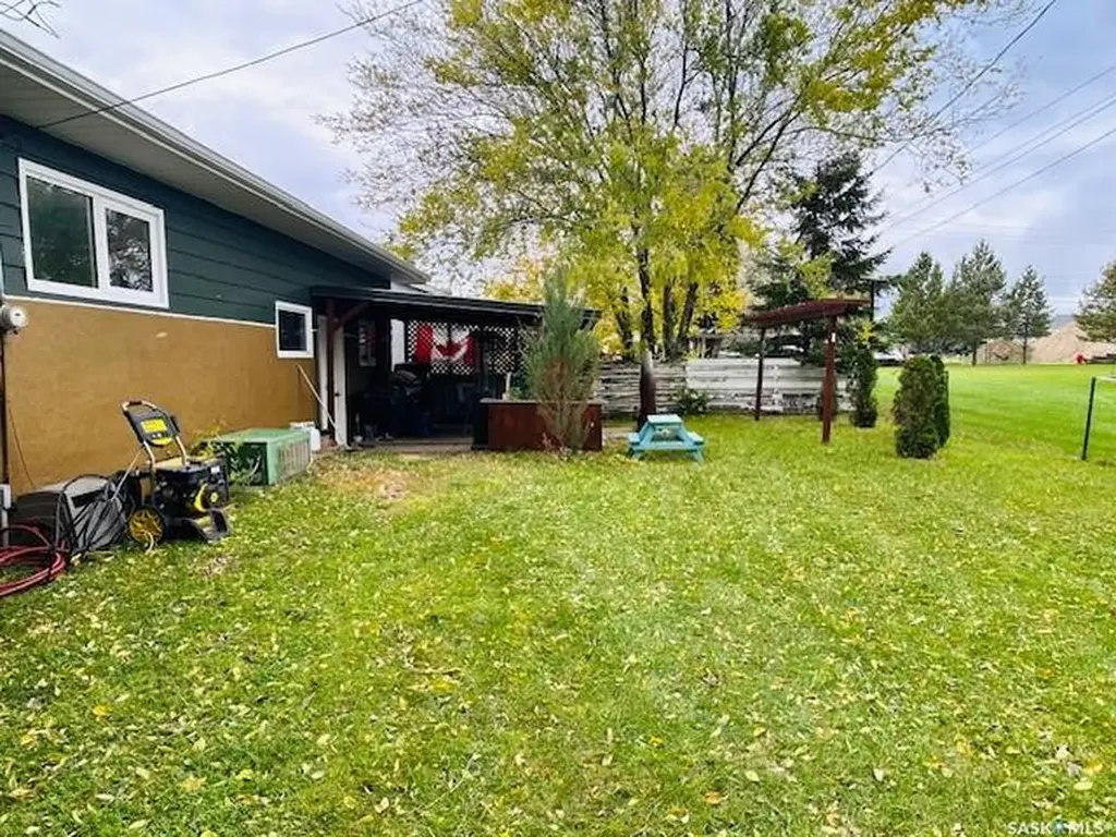 112 Fraser Avenue Oxbow SK S0C 2B0