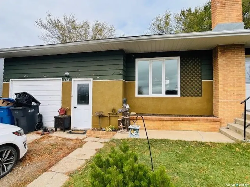 112 Fraser Avenue Oxbow SK S0C 2B0
