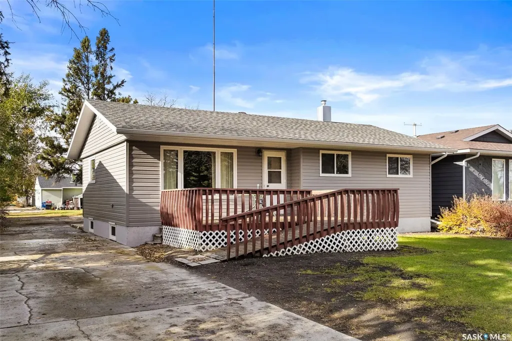 539 3rd Street NE Ituna SK S0A 1N0