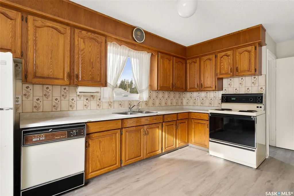 539 3rd Street NE Ituna SK S0A 1N0