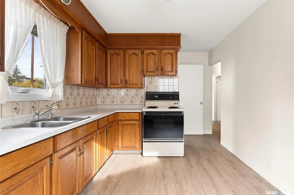 539 3rd Street NE Ituna SK S0A 1N0