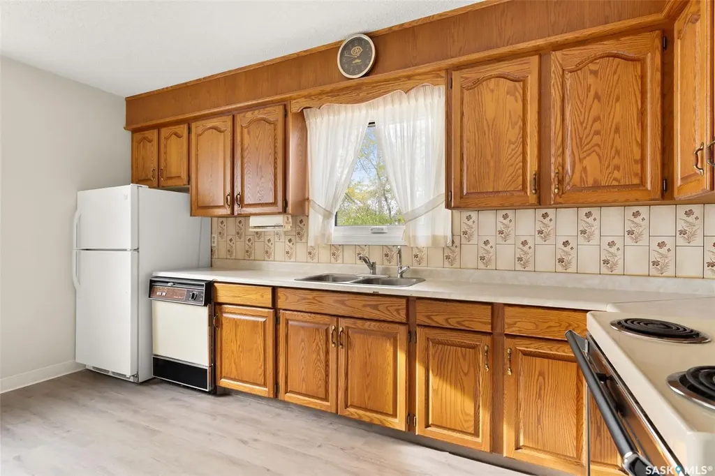 539 3rd Street NE Ituna SK S0A 1N0