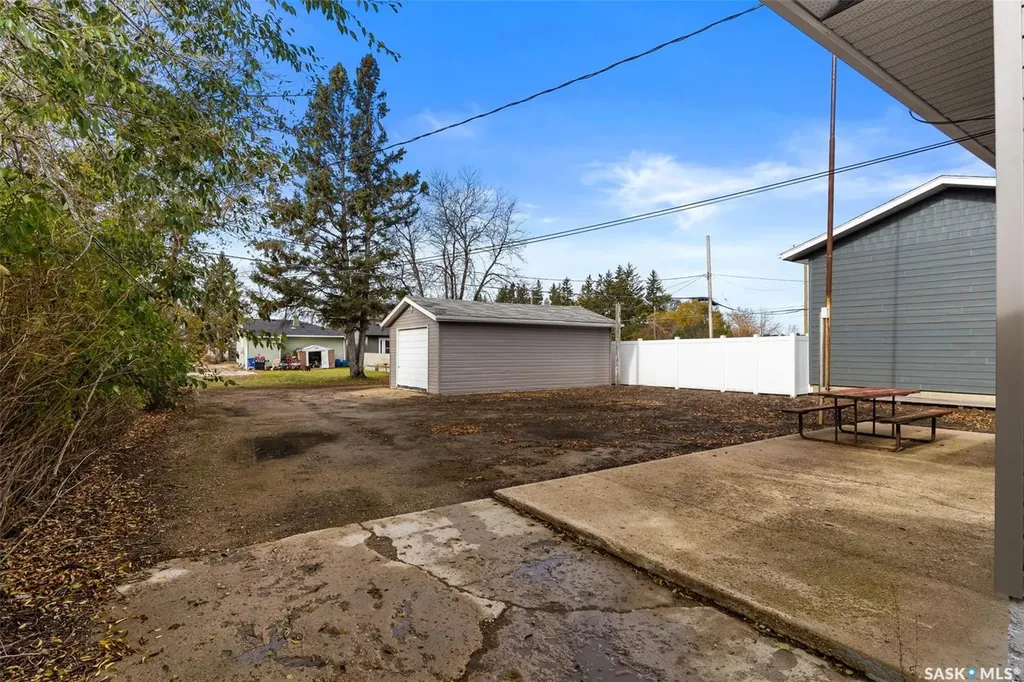 539 3rd Street NE Ituna SK S0A 1N0