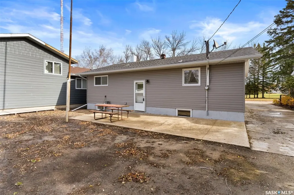 539 3rd Street NE Ituna SK S0A 1N0
