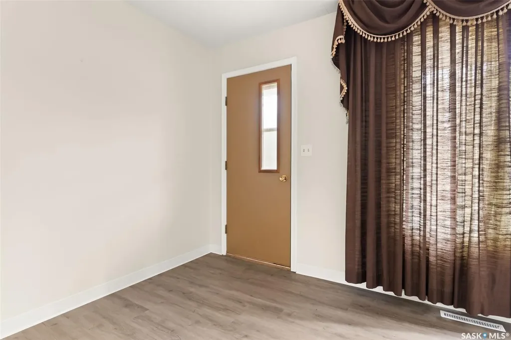 539 3rd Street NE Ituna SK S0A 1N0