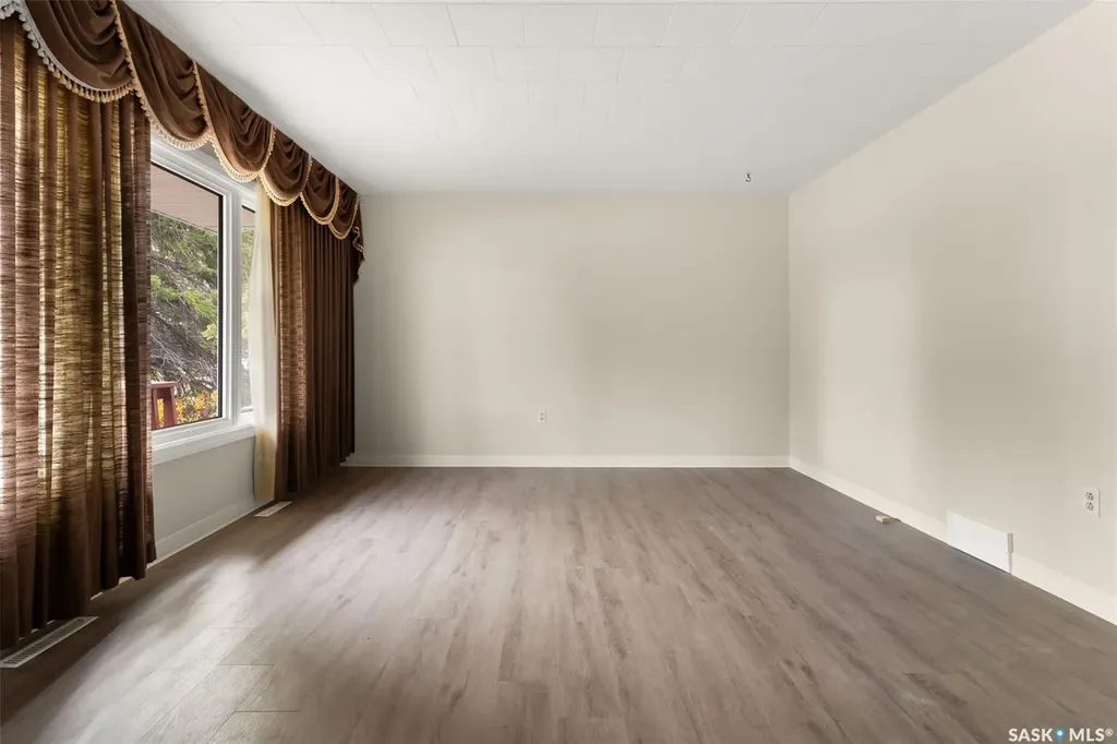 539 3rd Street NE Ituna SK S0A 1N0