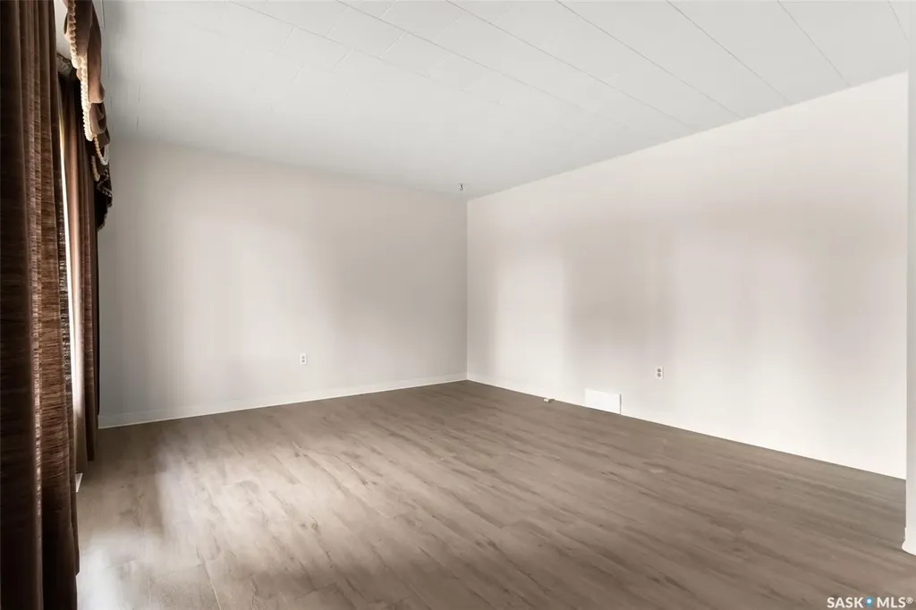 539 3rd Street NE Ituna SK S0A 1N0