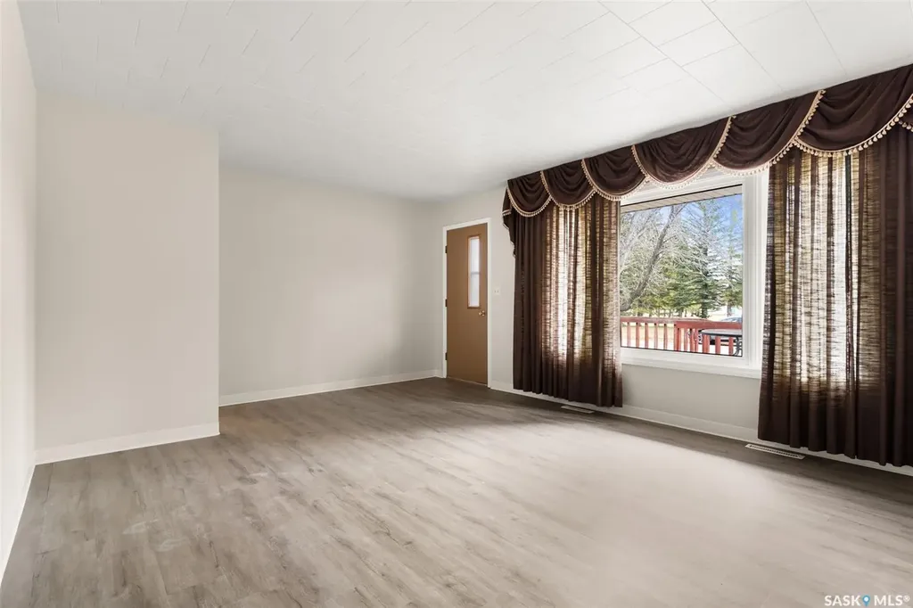 539 3rd Street NE Ituna SK S0A 1N0