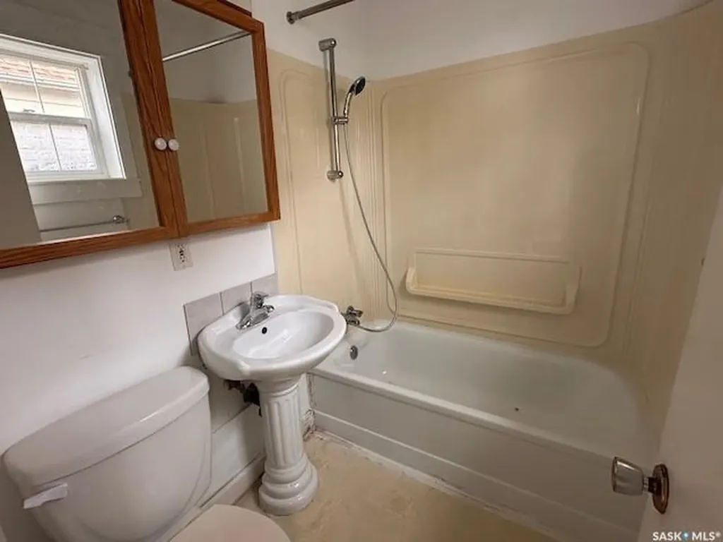 809 Herbert Avenue Herbert SK S0H 2A0