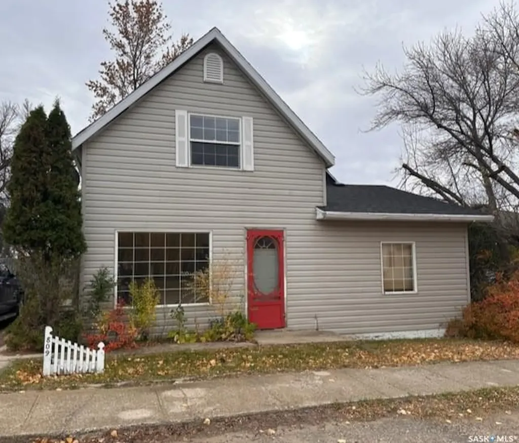 809 Herbert Avenue Herbert SK S0H 2A0