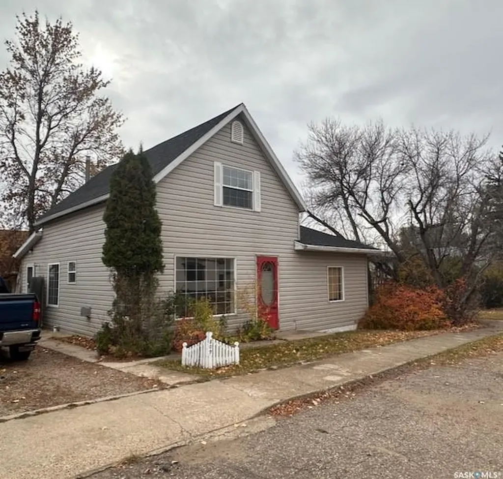 809 Herbert Avenue Herbert SK S0H 2A0