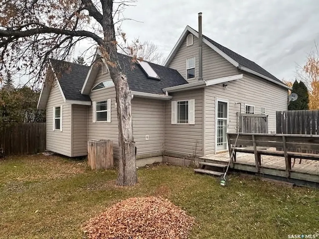 809 Herbert Avenue Herbert SK S0H 2A0