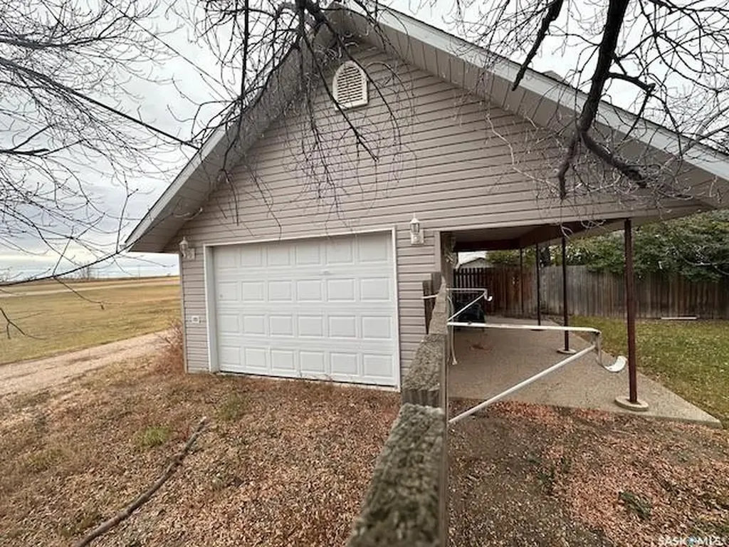 809 Herbert Avenue Herbert SK S0H 2A0