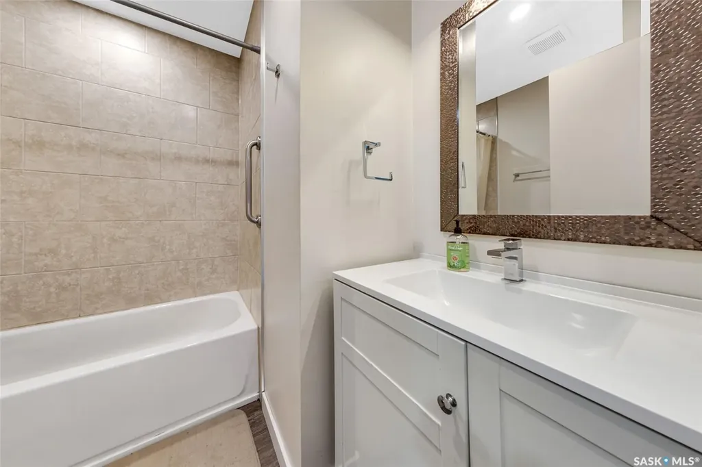309 / 311 Y Avenue S Saskatoon SK S7M 3J6