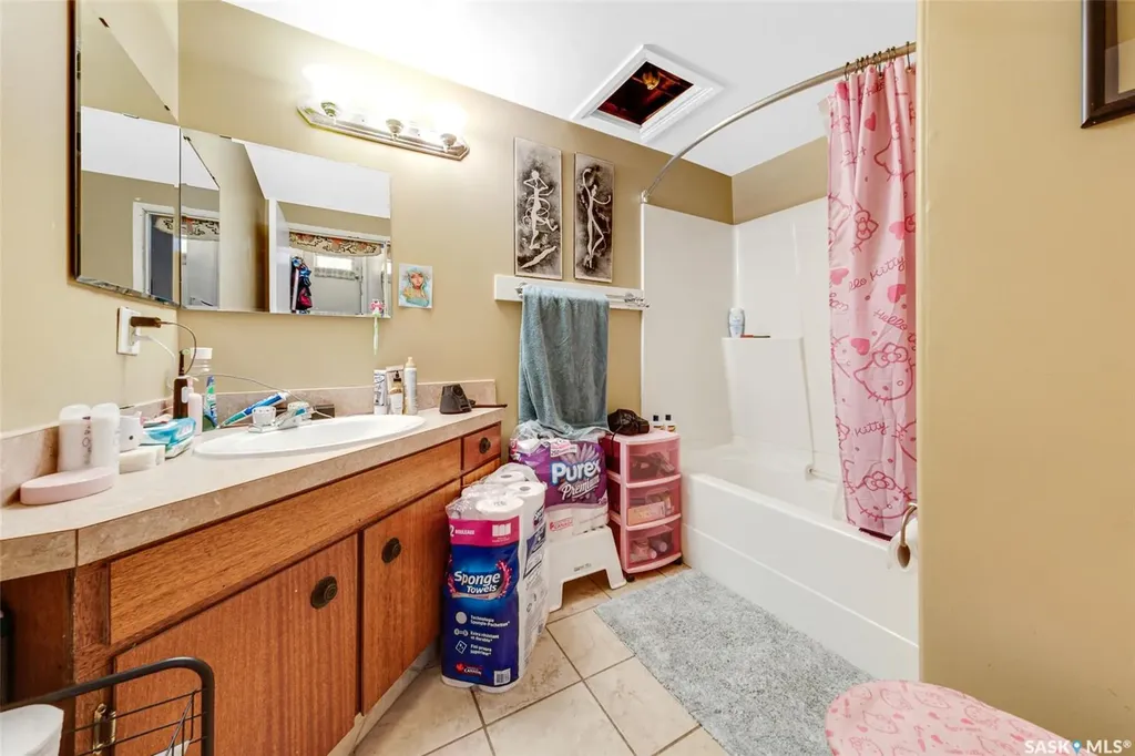 309 / 311 Y Avenue S Saskatoon SK S7M 3J6