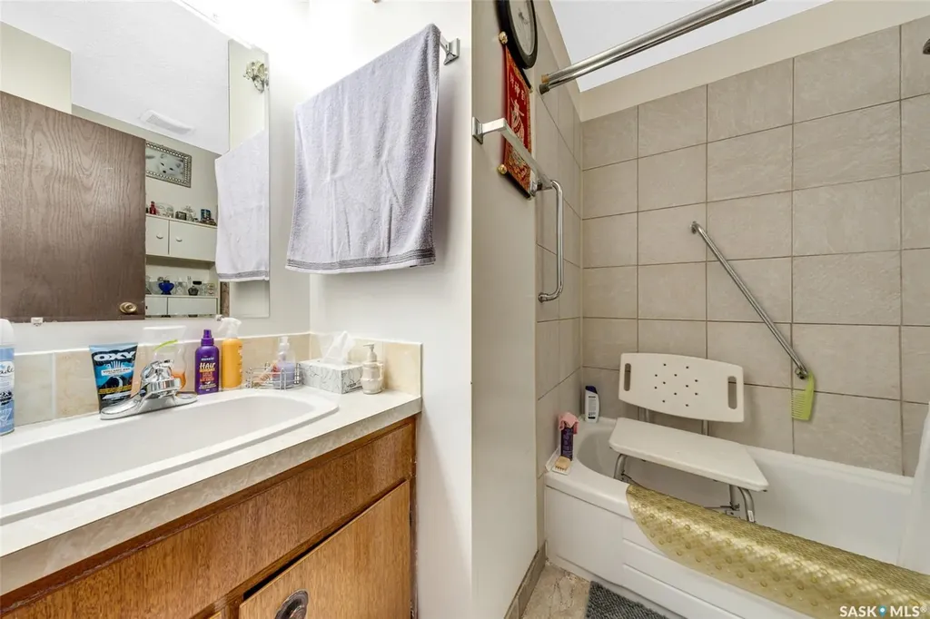 309 / 311 Y Avenue S Saskatoon SK S7M 3J6