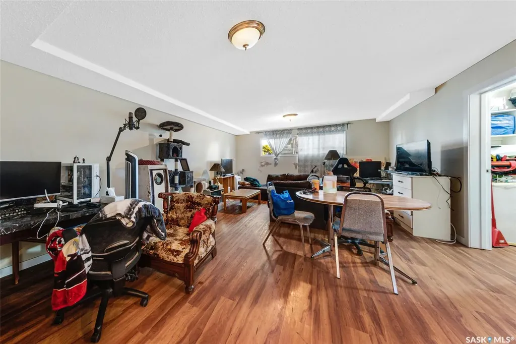 309 / 311 Y Avenue S Saskatoon SK S7M 3J6