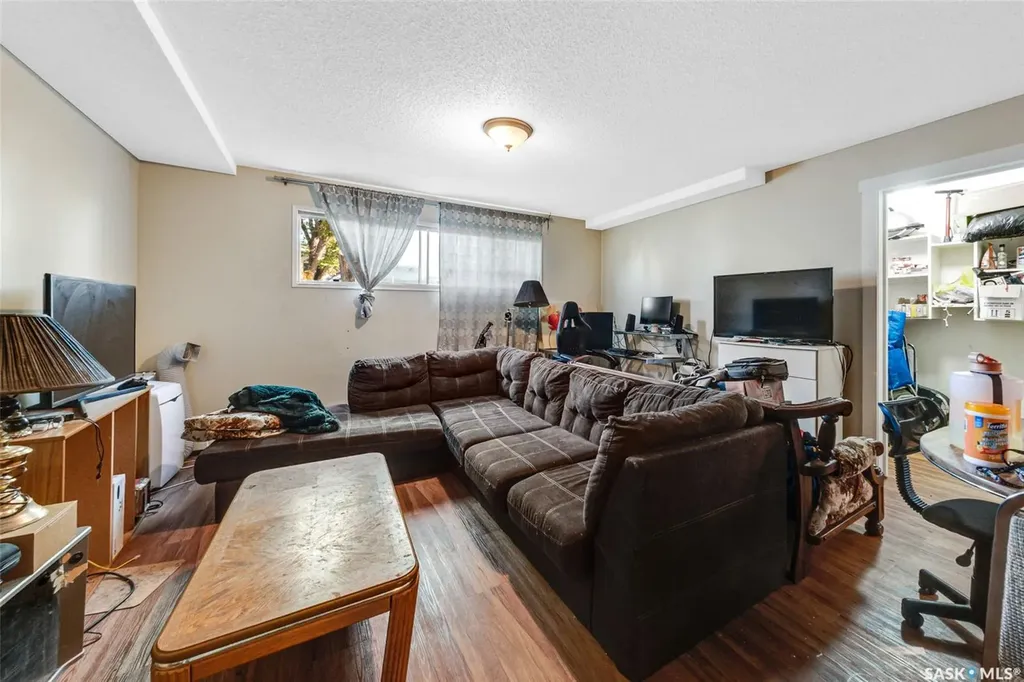 309 / 311 Y Avenue S Saskatoon SK S7M 3J6