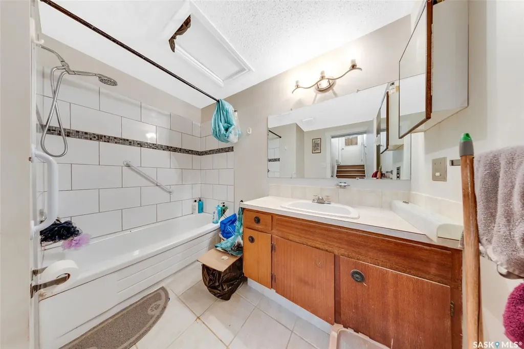 309 / 311 Y Avenue S Saskatoon SK S7M 3J6