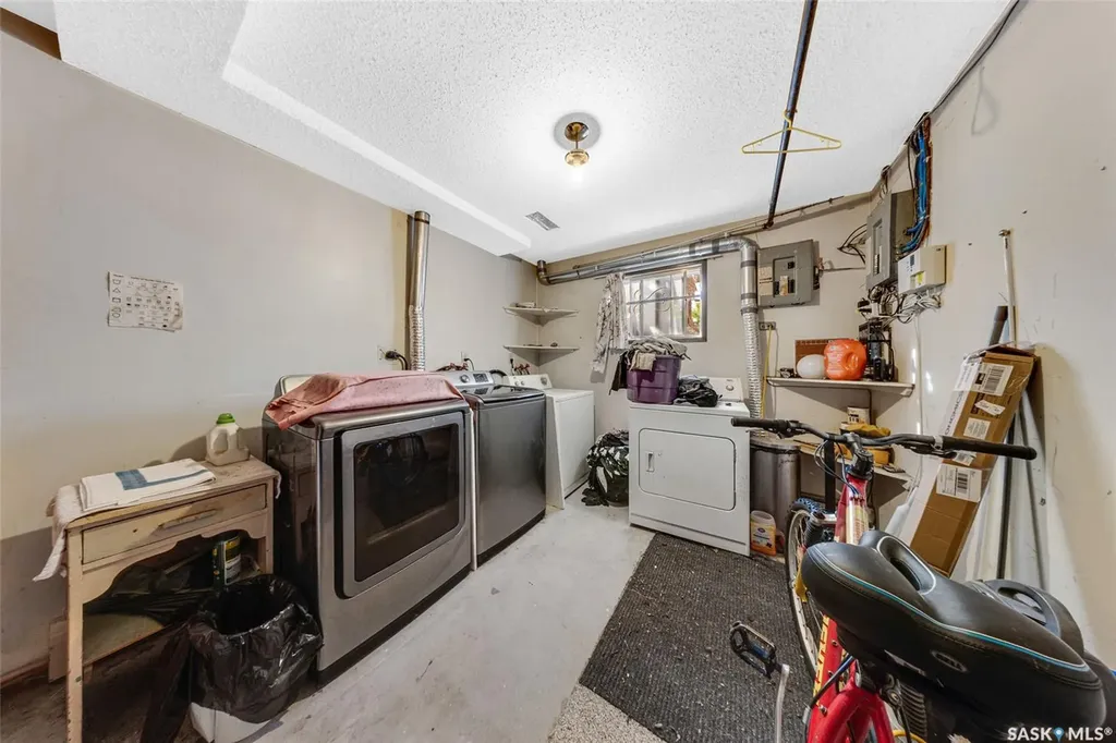 309 / 311 Y Avenue S Saskatoon SK S7M 3J6