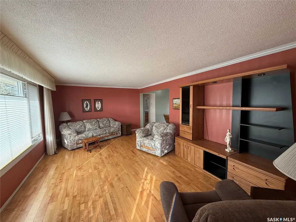 507 7th Avenue E Assiniboia SK S0H 0B0