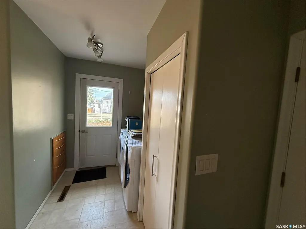 507 7th Avenue E Assiniboia SK S0H 0B0