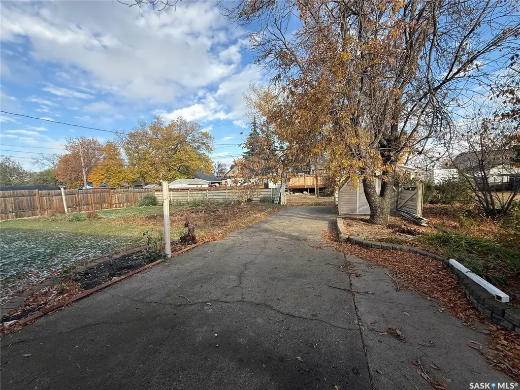 507 7th Avenue E Assiniboia SK S0H 0B0