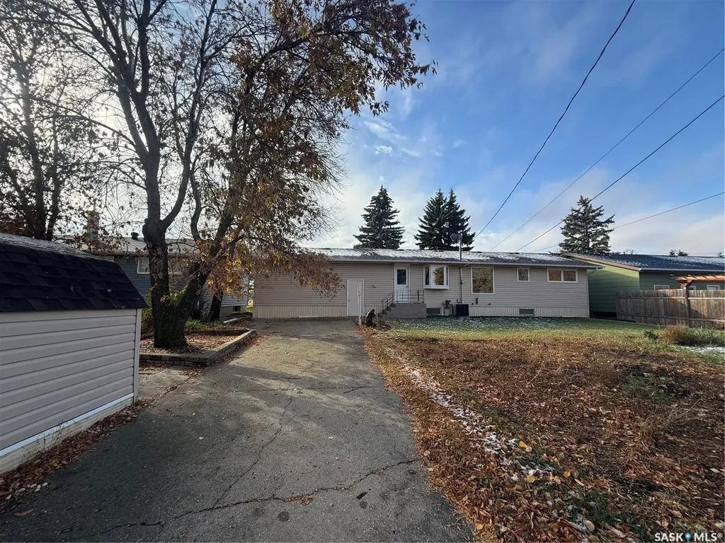 507 7th Avenue E Assiniboia SK S0H 0B0