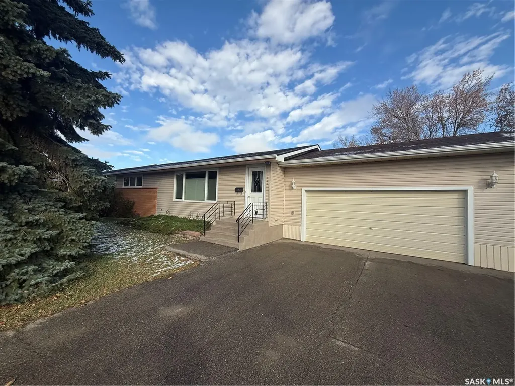 507 7th Avenue E Assiniboia SK S0H 0B0