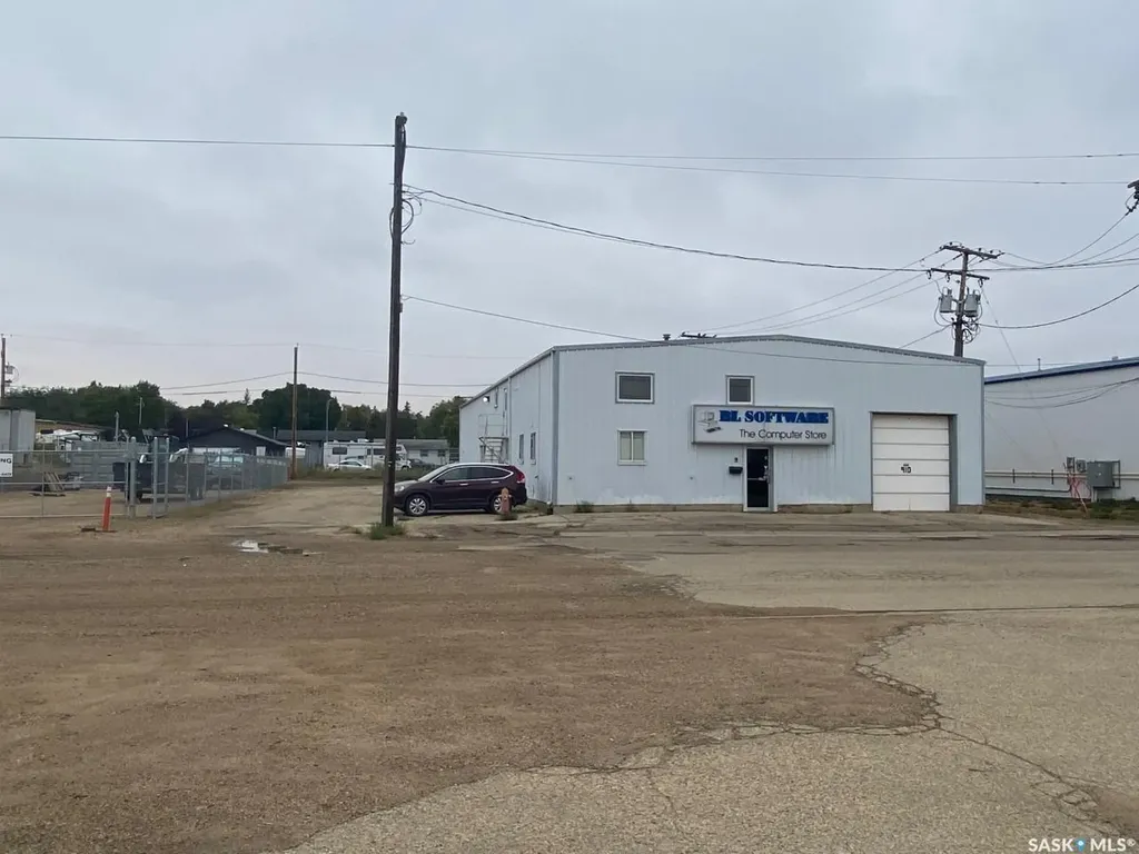 910 Fairford Street W Moose Jaw SK S6H 1W5