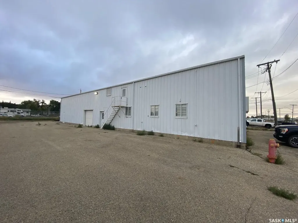 910 Fairford Street W Moose Jaw SK S6H 1W5