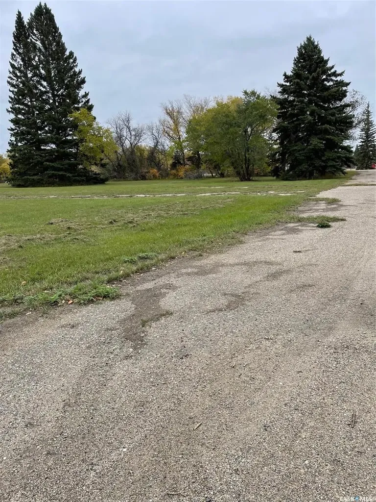 215 & 221 York Road W Yorkton SK S3N 2V6