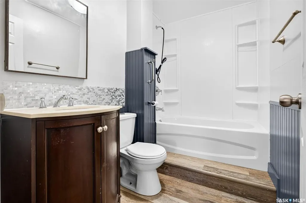 826 Athabasca Street E Moose Jaw SK S6H 0M7