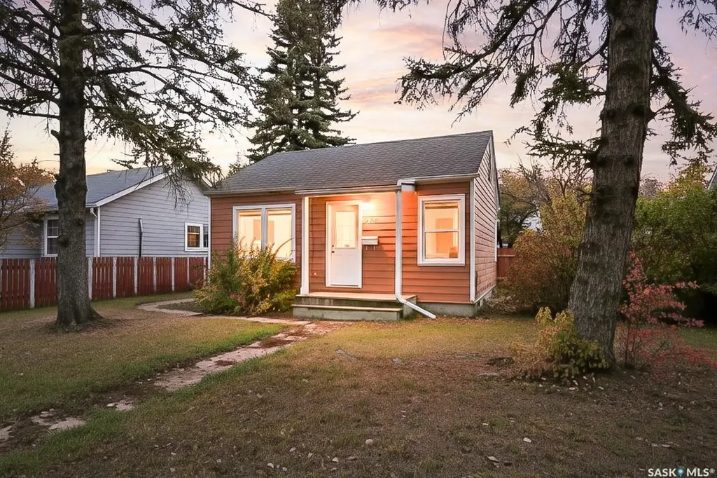 826 Athabasca Street E Moose Jaw SK S6H 0M7
