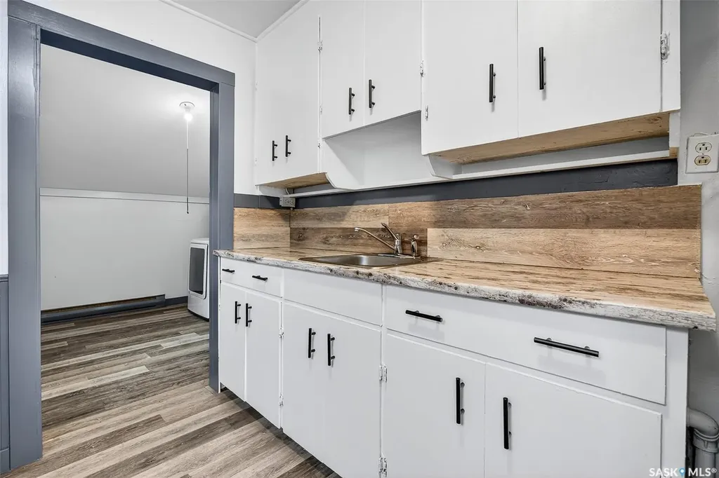 826 Athabasca Street E Moose Jaw SK S6H 0M7