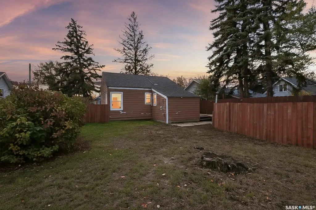 826 Athabasca Street E Moose Jaw SK S6H 0M7