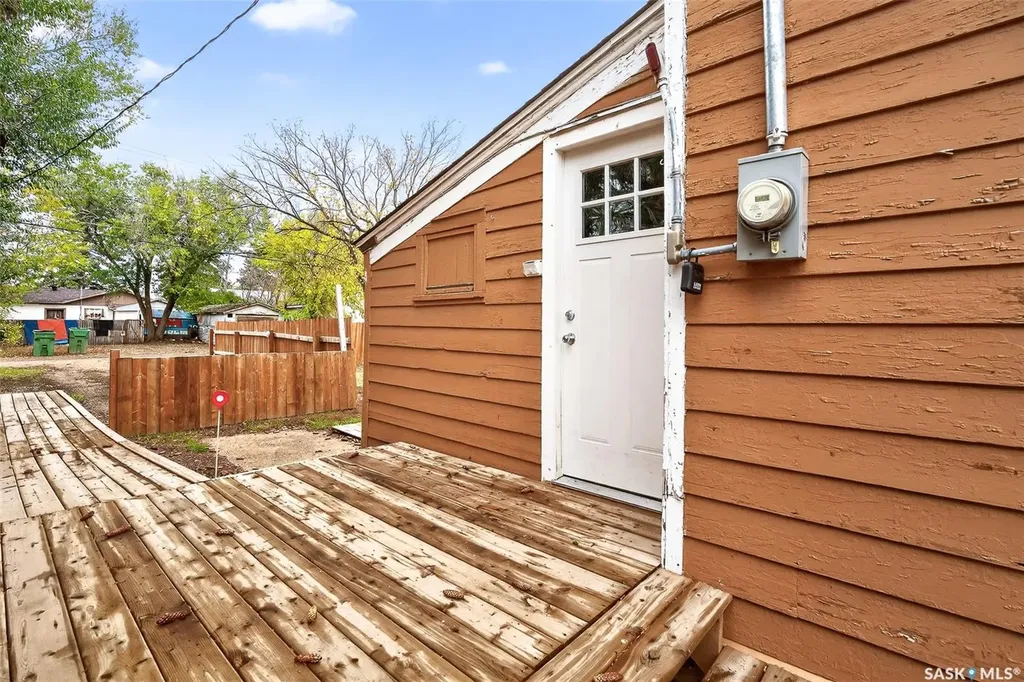 826 Athabasca Street E Moose Jaw SK S6H 0M7