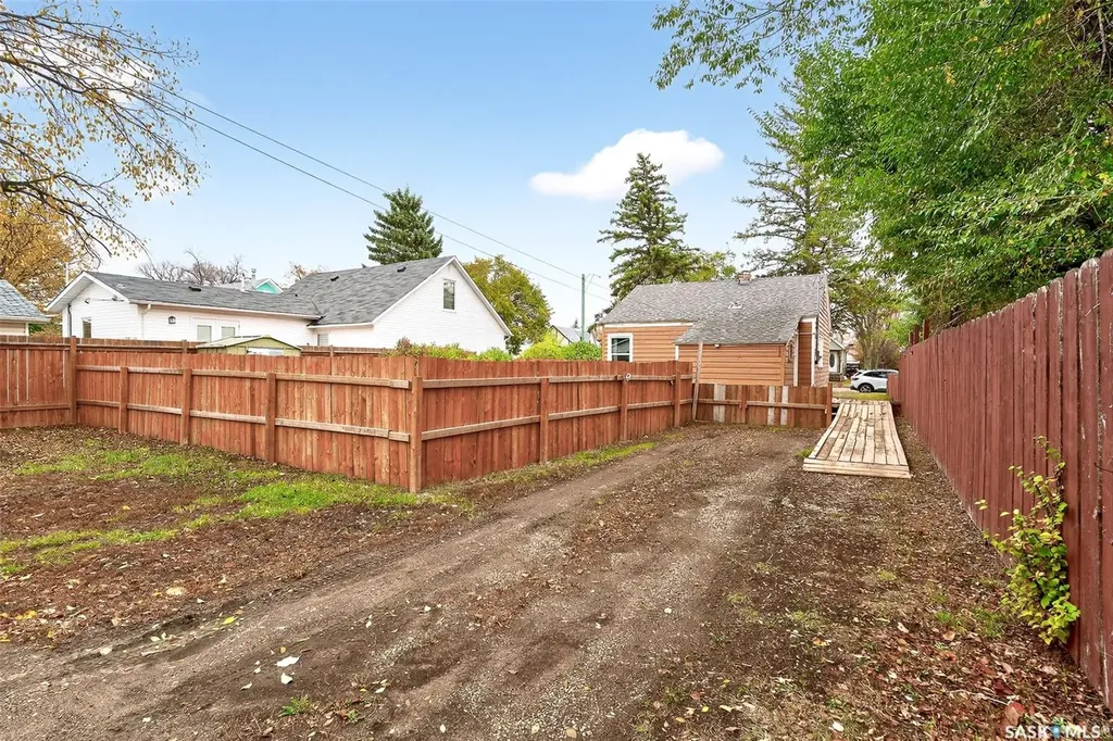 826 Athabasca Street E Moose Jaw SK S6H 0M7
