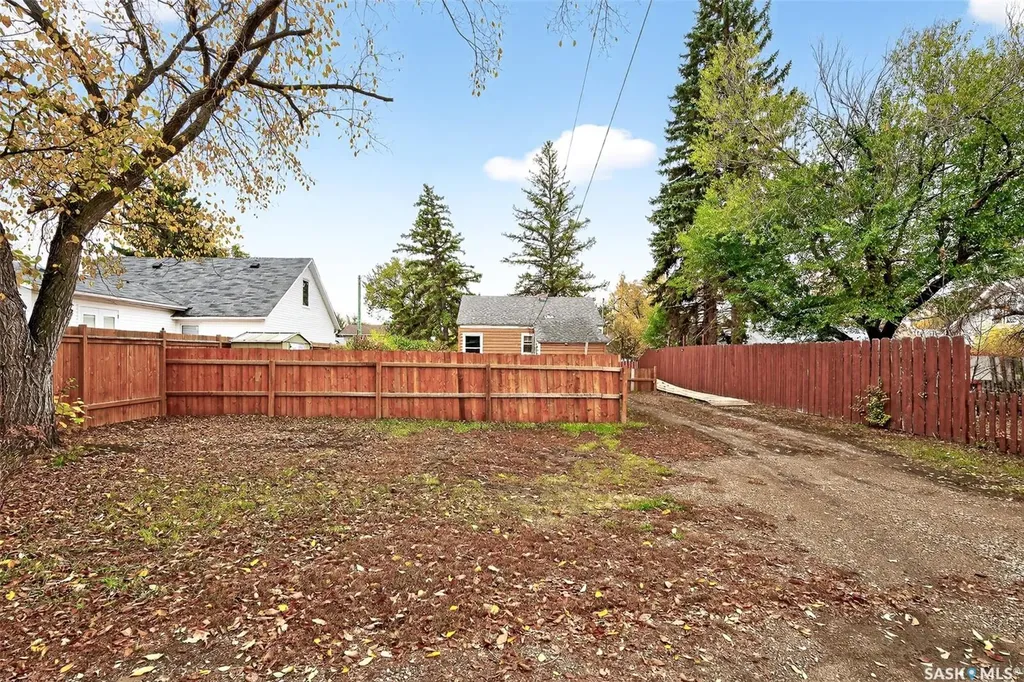 826 Athabasca Street E Moose Jaw SK S6H 0M7