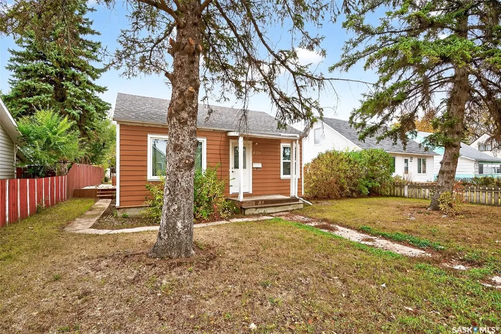 826 Athabasca Street E Moose Jaw SK S6H 0M7