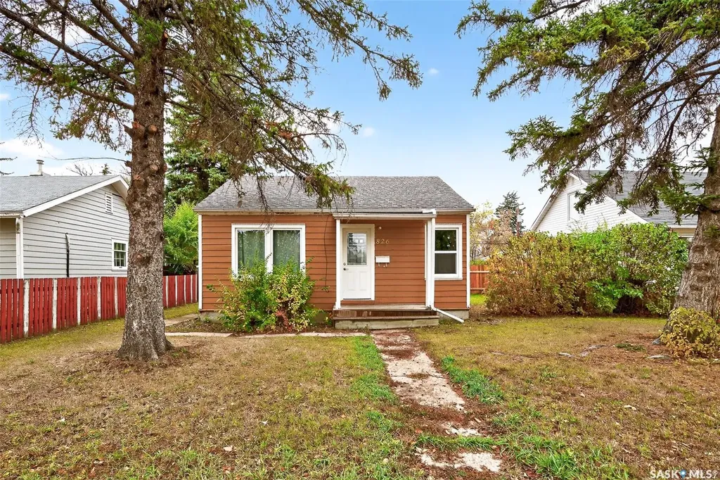 826 Athabasca Street E Moose Jaw SK S6H 0M7