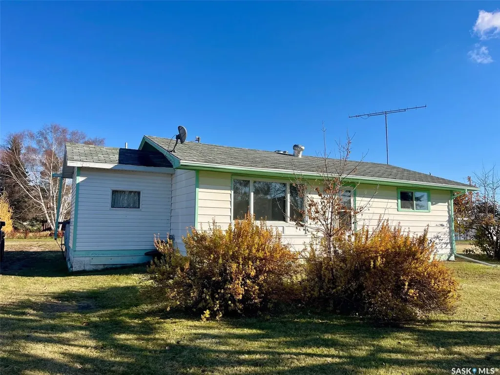 113 1st Street W Smeaton SK S0J 2J0