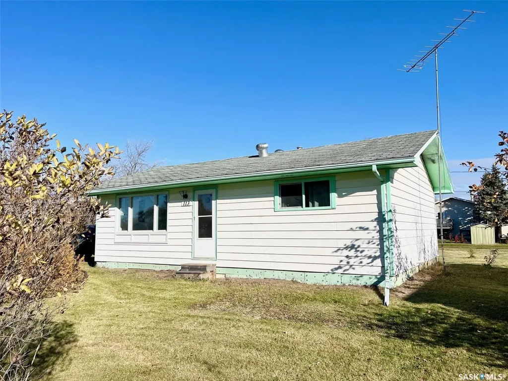 113 1st Street W Smeaton SK S0J 2J0