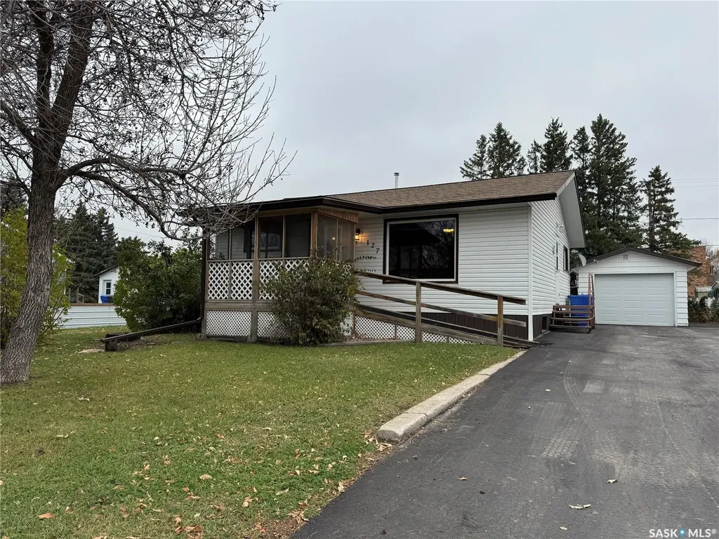127 Broadway Street Foam Lake SK S0A 1A0