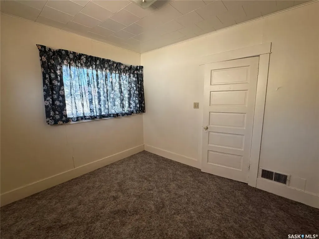 220 6th Avenue E Biggar SK S0K 0M0