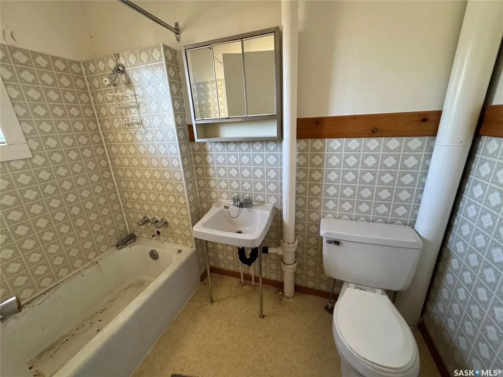 220 6th Avenue E Biggar SK S0K 0M0