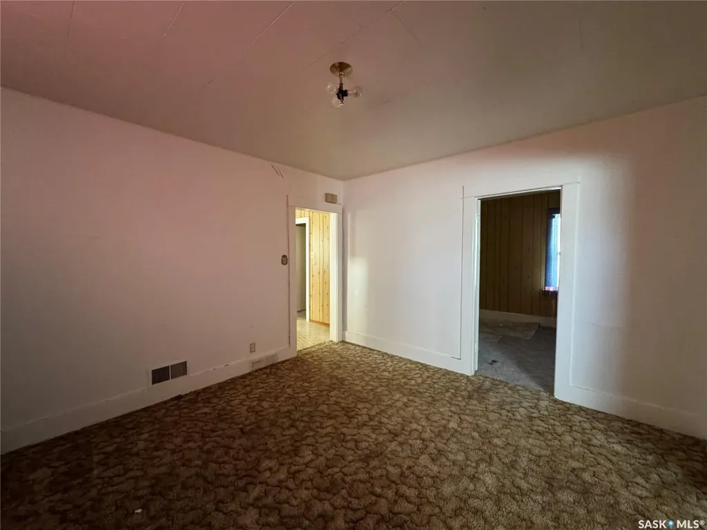 220 6th Avenue E Biggar SK S0K 0M0