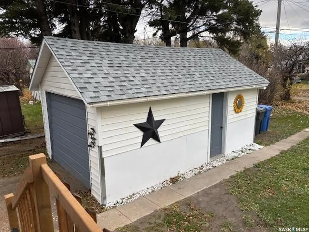 224 3rd Avenue W Canora SK S0A 0L0