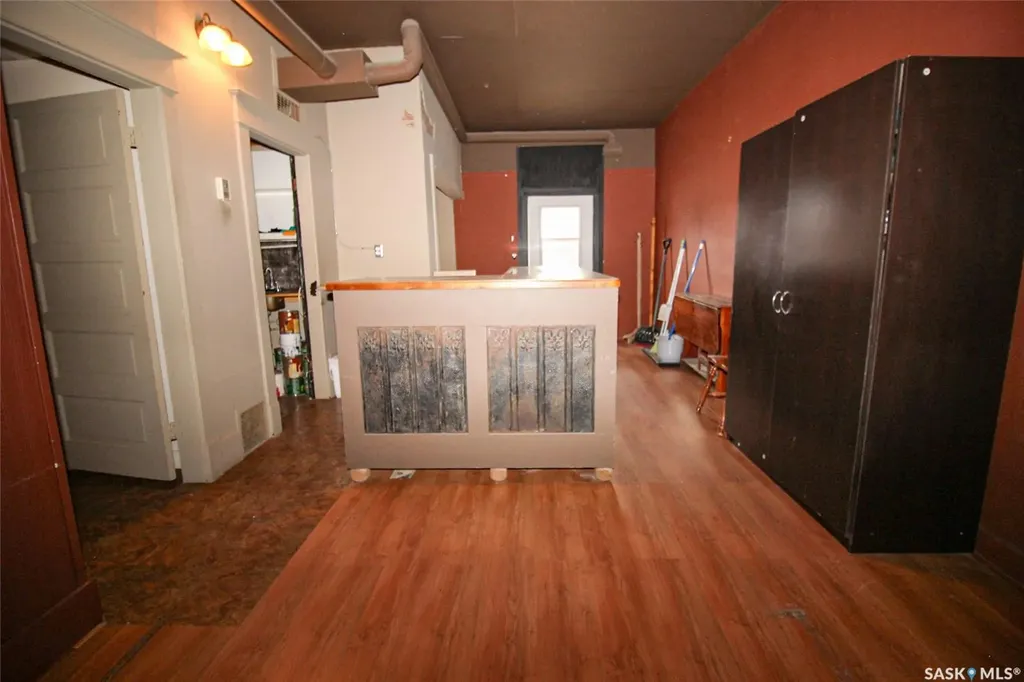 104 Maple Avenue S Eastend SK S0N 0T0
