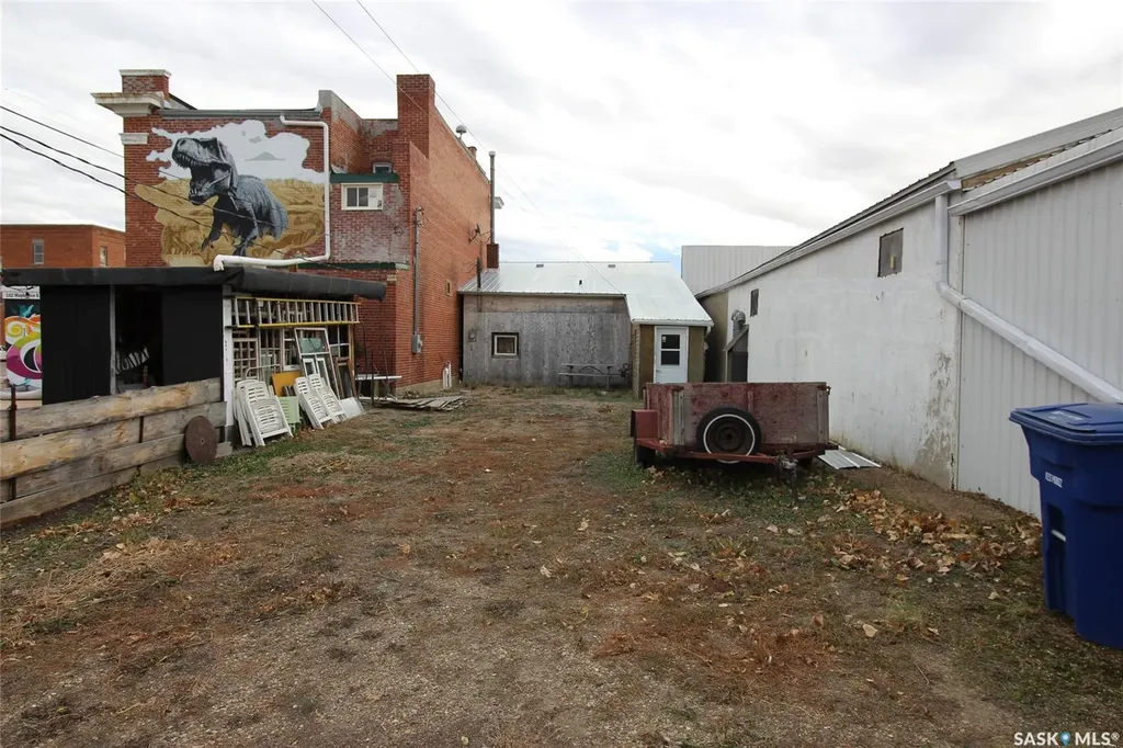 104 Maple Avenue S Eastend SK S0N 0T0